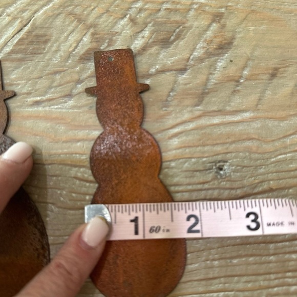 4 Rusty Tin Snowman Ornaments - Picture 3 of 4